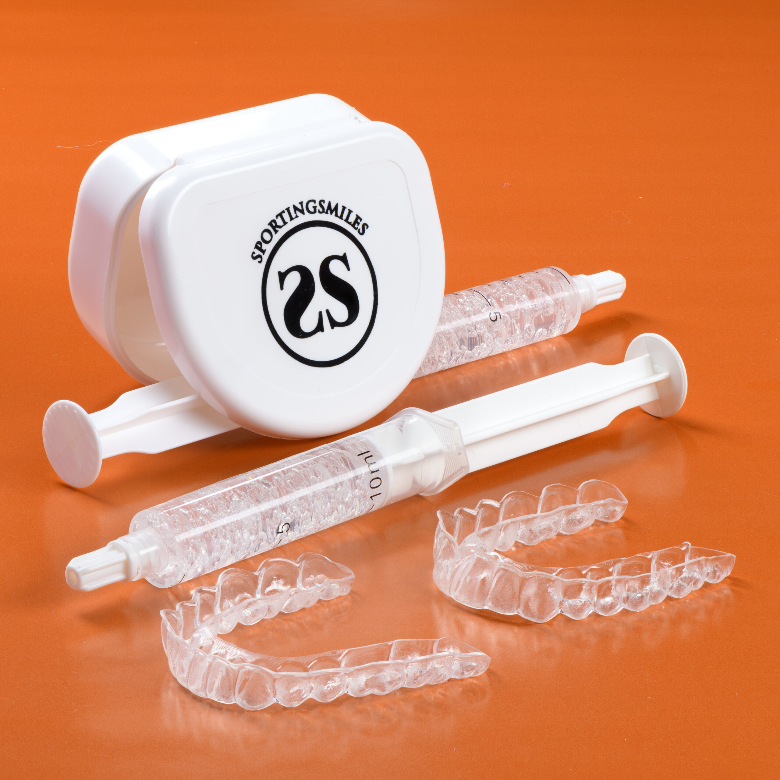 How do custom whitening trays work?